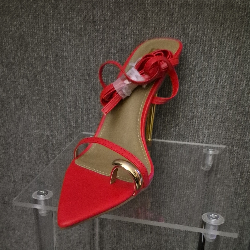 Elegant Red Women's Heel with Bow Accent